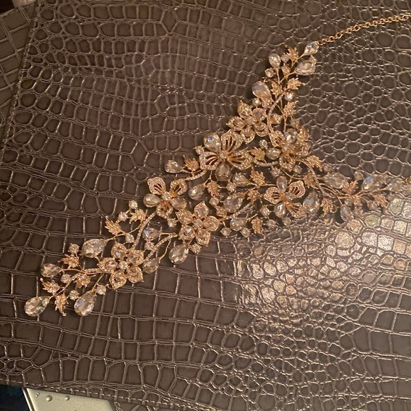 Statement necklace Floral Crystal Waterfall Bib Necklace NWOT - Picture 4 of 4